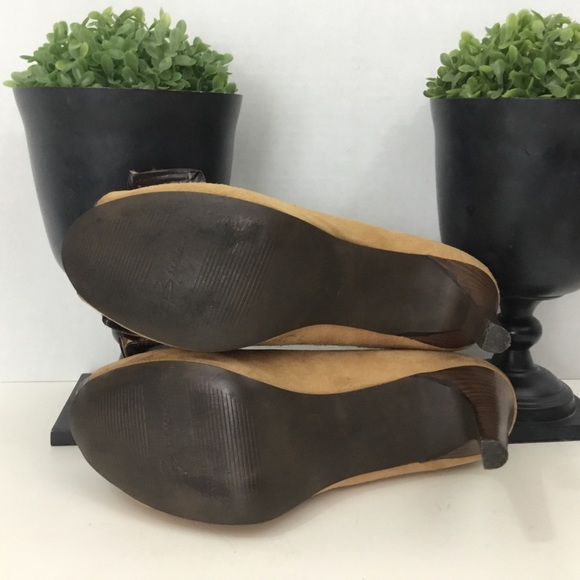 B Makowsky Tan Suede Heels, 8 1/2M - Picture 6 of 8